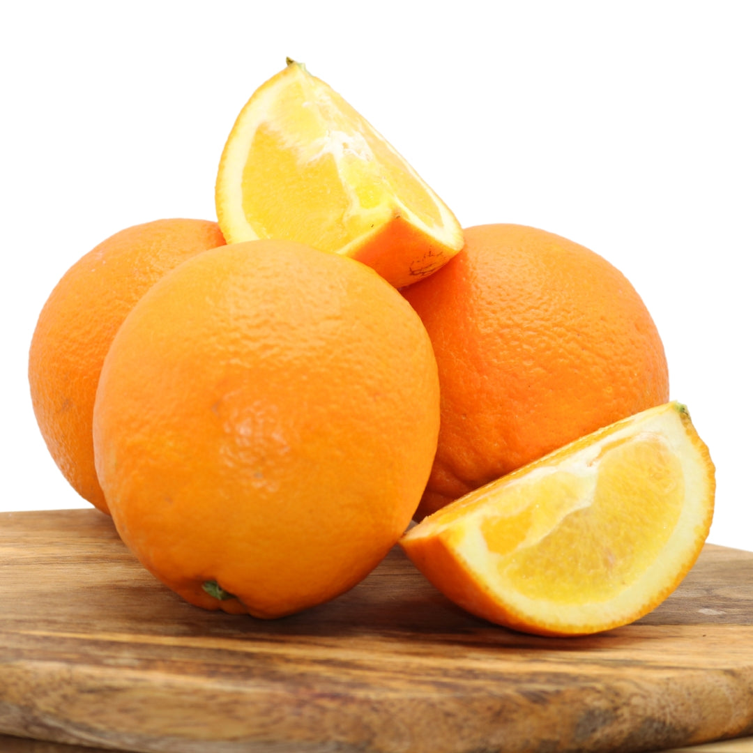 Fresh Algarve oranges 10 KG + 10% FREE, naturally grown without chemicals. Sweet, juicy citrus fruits displayed on a wooden surface.