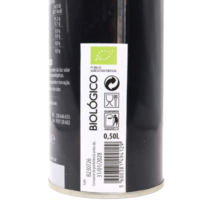Close-up of a black cylindrical canister with a white label reading 'Biológico' and '0,50L', showing organic certification logos and barcode details on a white background.